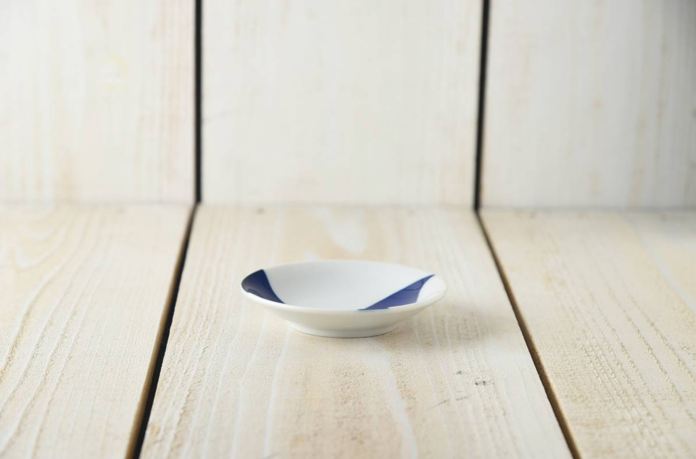 Ceramic Small Plate Whale Tail