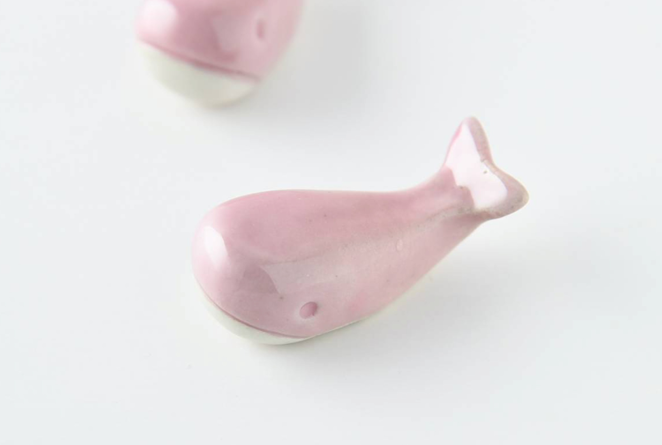 Ceramic Utensil Rest Small Whale Pink