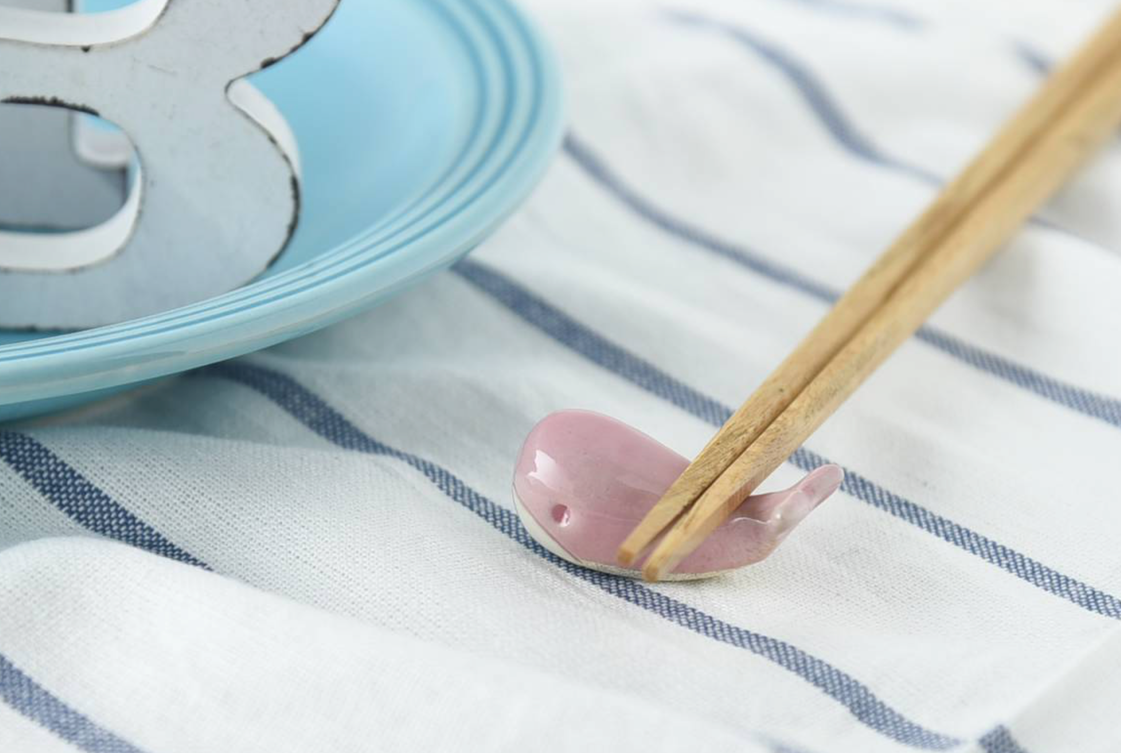 Ceramic Utensil Rest Small Whale Pink