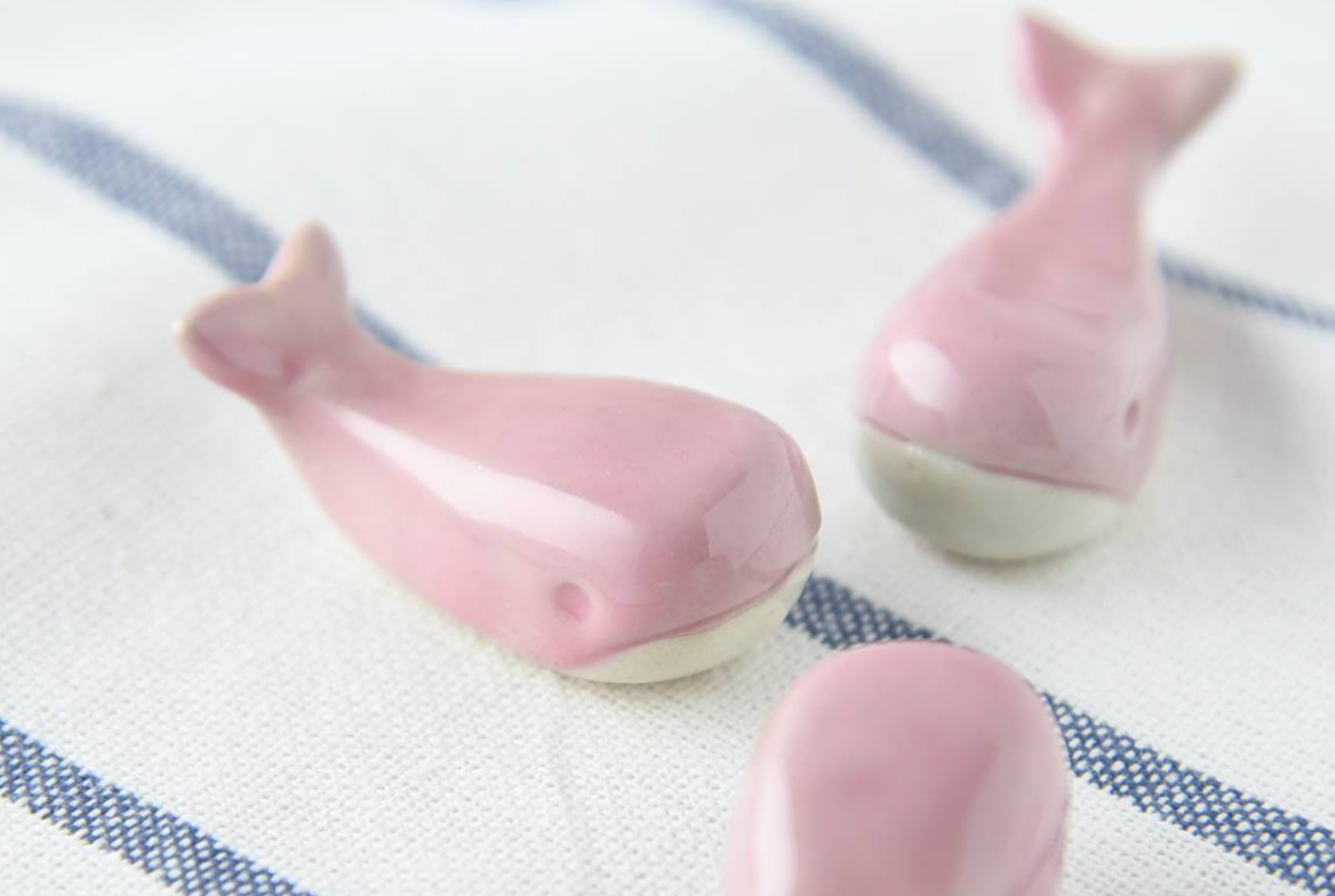 Ceramic Utensil Rest Small Whale Pink