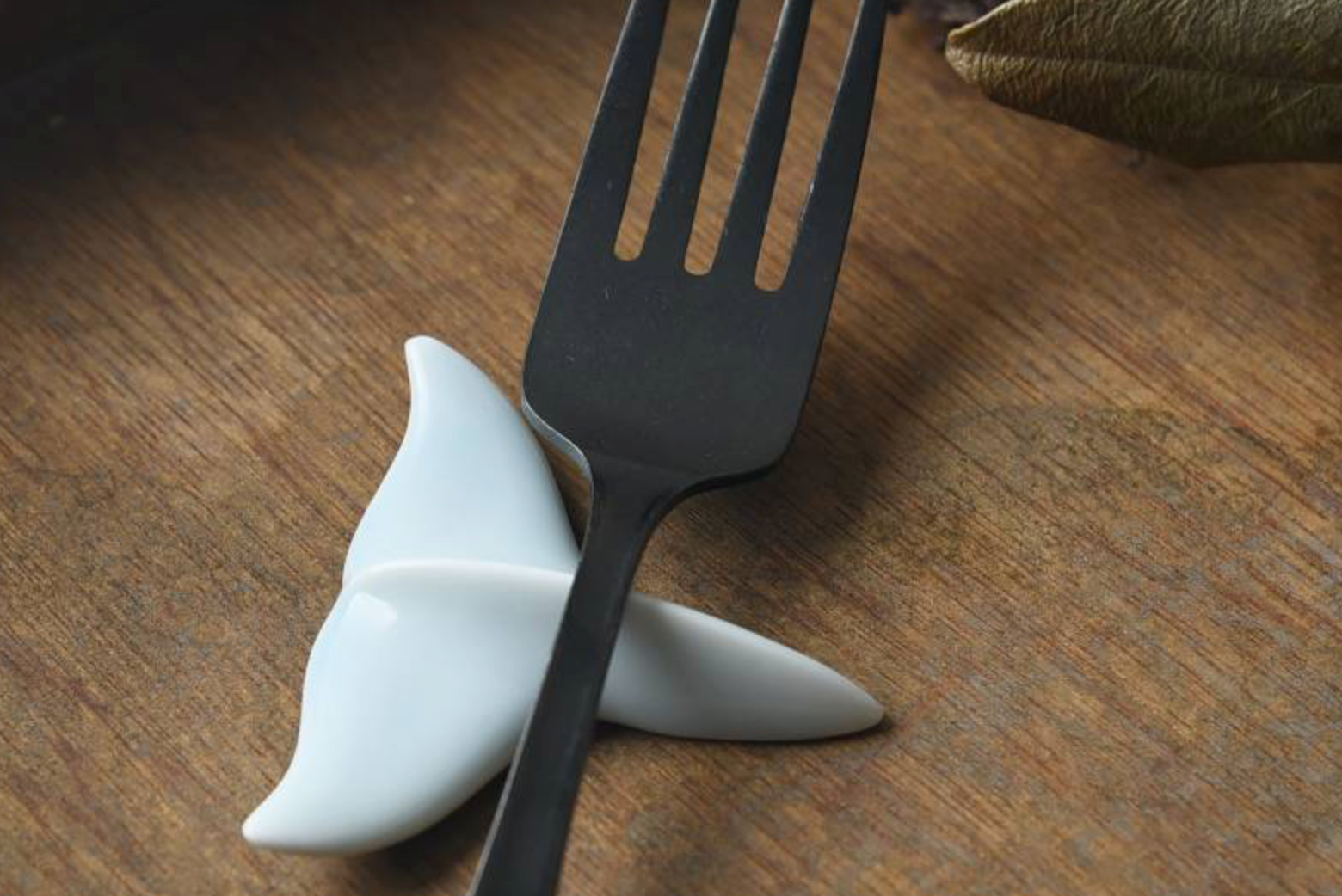 Ceramic Utensil Rest Waterline Whale's Tail